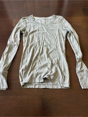 SO Women's Heather Gray Long-Sleeve Crewneck Top